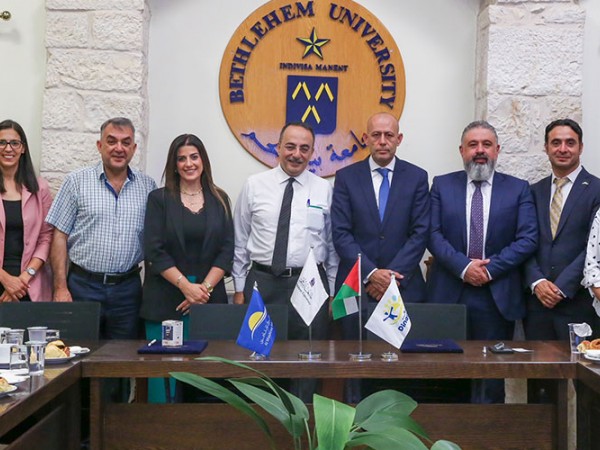 جامعة بيت لحم وشركة المشرق للتأمين توقّعان مذكرة تفاهم لبرنامج 